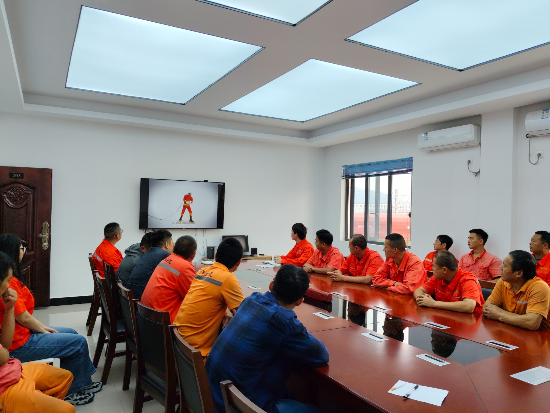 寧德陸港開展“119消防安全日”應(yīng)急演練活動(dòng)，周明組拍攝1.jpg